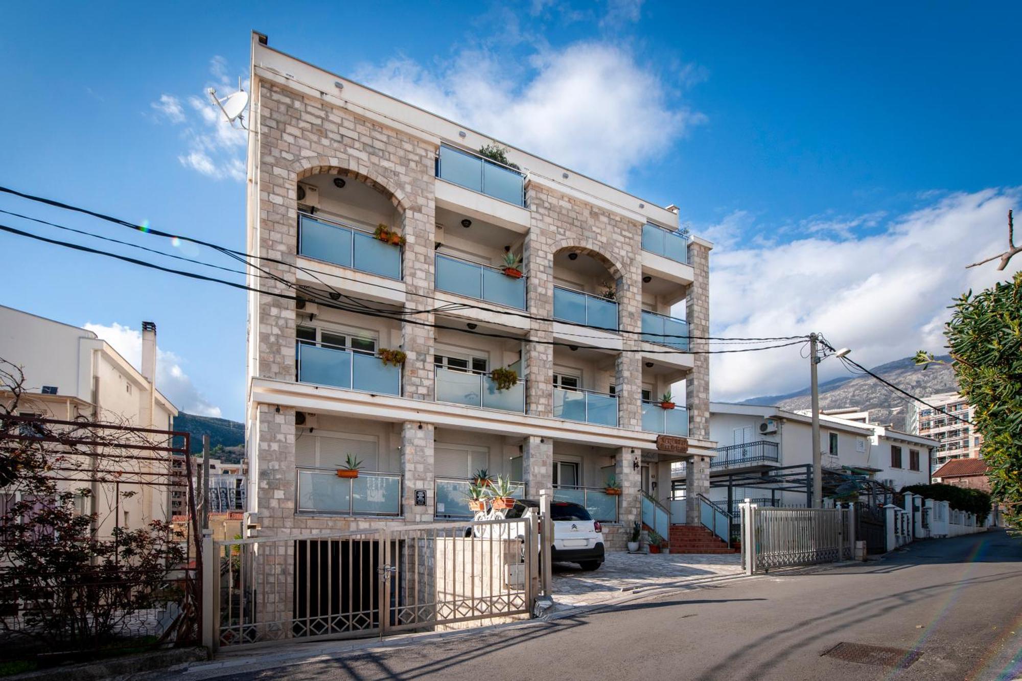 Mila & Aleksandr Apartments Budva Luaran gambar